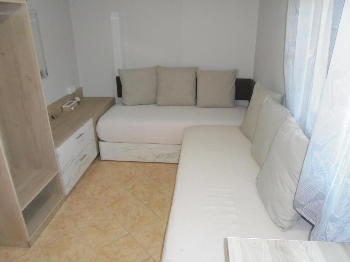 Apartment Ourania *